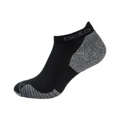 Skarpety Odlo Socks short CERAMICOOL RUN. Czarne skarpety ODLO, bez wzorów. Za 67.68 zł.