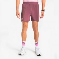 Spodenki do biegania męskie Kiprun "Bougeons en Rose". Fioletowe krótkie spodenki sportowe KIPRUN, l, bez wzorów, z materiału. Za 89.99 zł.
