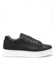 British Passport Skórzane sneakersy w kolorze czarnym rozmiar: 46. Czarne buty sportowe casual British Passport, bez wzorów, bez zapięcia. Za 241.56 zł.