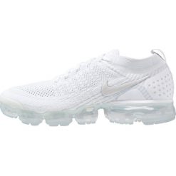 Nike Performance AIR VAPORMAX FLYKNIT 2 Obuwie do biegania treningowe white/vast grey/football grey. Buty do biegania marki Nike Performance, z materiału. Za 879.00 zł.