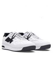 Under Armour Skórzane sneakersy "Court 96" w kolorze białym rozmiar: 43. Białe buty sportowe casual Under Armour, bez wzorów, z materiału, bez zapięcia. Za 249.76 zł.