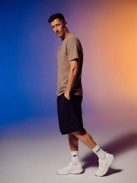 4F Spodenki tkaninowe męskie 4F | Robert Lewandowski - czarne S. Czarne krótkie spodenki sportowe 4F, l, bez wzorów, z dresówki. Za 169.99 zł.