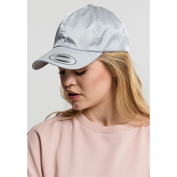 Czapka Flexfit low profile atin. Szare czapki z daszkiem FLEXFIT, bez wzorów. Za 147.50 zł.