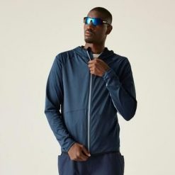 Męska bluza Assimilate VI z kapturem i rozciągliwym zamkiem błyskawicznym. Niebieskie bluzy z kapturem Dare 2B, m, bez wzorów, z elastanu, z kapturem. Za 379.99 zł.