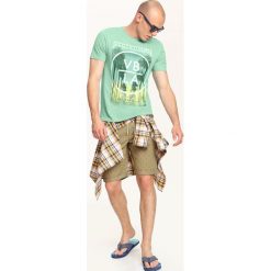 T-SHIRT KRÓTKI RĘKAW MĘSKI Z NADRUKIEM. Bluzki z długim rękawem marki TOP SECRET. W wyprzedaży za 29.99 zł.