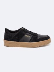 Sneakersy męskie z kontrastową podeszwą czarne NN174094 906. Czarne buty sportowe casual BIG STAR, bez wzorów, bez zapięcia. W wyprzedaży za 139.99 zł.