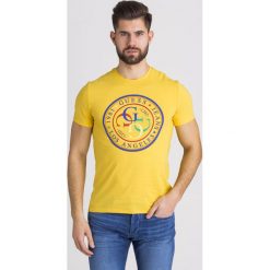 T-SHIRT G-STAMP Guess. Żółte t-shirty Guess, l, z aplikacjami, z bawełny, bez kołnierzyka, bez ramiączek. Za 101.40 zł.