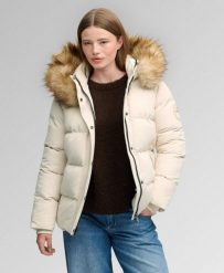 Superdry Kurtka Everest Classic Puffer luźny krój. Czerwone kurtki Superdry, bez wzorów, z elastanu, z kapturem. Za 774.50 zł.
