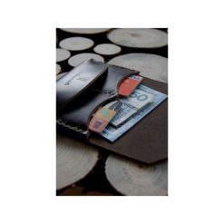 Traveler Wallet – minimalistyczny portfel skórzany, ręcznie szyty. Portfele marki Cropp. Za 199.00 zł.