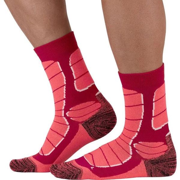 Skarpetki Monnet Trek Medium. Czerwone skarpety MONNET, bez wzorów. Za 195.00 zł.