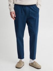 Casual Friday Spodnie materiałowe 20504738 Granatowy Regular Fit. Niebieskie spodnie materiałowe Casual Friday, na co dzień, m, bez wzorów, z bawełny, casualowe. Za 269.99 zł.