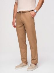 Męskie spodnie chino SLIM FIT z delikatną teksturą - brązowe V2 - Rozmiar: XXL. Brązowe eleganckie spodnie Ombre Clothing, do pracy, m, z bawełny, biznesowe. Za 379.99 zł.