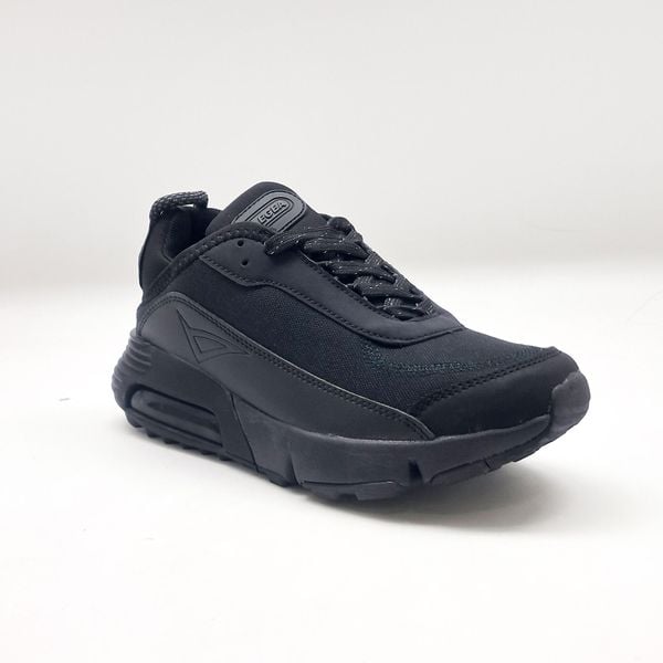 But sportowy KRAMER X czarny. Czarne buty do biegania Legea, bez wzorów, bez zapięcia, do biegania. W wyprzedaży za 128.00 zł.