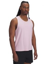 Under Armour Top w kolorze jasnoróżowym do biegania rozmiar: L. Czerwone t-shirty sportowe Under Armour, bez wzorów, bez ramiączek, do biegania. Za 119.95 zł.