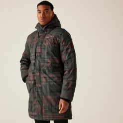 Kurtka turystyczna męska Regatta CLR przeciwdeszczowa ocieplana. Czerwone kurtki przeciwdeszczowe Regatta, m, bez wzorów, bez kaptura. Za 799.99 zł.