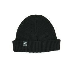 Czapka Docker – rozmiar uniwersalny – poliester z recyklingu (czarna). Czarne czapki z daszkiem SURF MONKEY, na zimę, bez wzorów, z materiału. Za 119.95 zł.