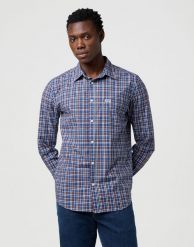 MESKA KOSZULA WRANGLER 1 PKT POPLIN SHIRT DARK BLUE 112371403. Niebieskie koszule Wrangler, m, bez wzorów, bez kołnierzyka, bez ramiączek. Za 169.99 zł.