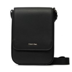 Saszetka Calvin Klein. Czarne saszetki i nerki CALVIN KLEIN, bez wzorów, małe, bez dodatków. Za 249.99 zł.