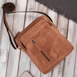 Listonoszka męska na ramię skórzana torba męska koniakowa vintage Paolo Peruzzi AY-04-HCG. Torby na ramię bez wzorów, z nylonu, na ramię, bez dodatków. Za 149.00 zł.