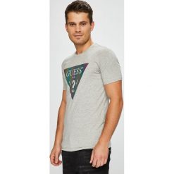 Guess Jeans - Polo. Szare koszulki polo sportowe marki Guess Jeans, z aplikacjami, z bawełny, z okrągłym kołnierzem. Za 169.90 zł.