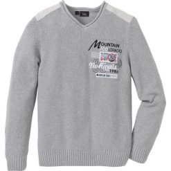 Sweter z dekoltem w serek, z haftem, z bawełny z recyclingu bonprix jasnoszary. Swetry nierozpinane marki bonprix. Za 129.99 zł.