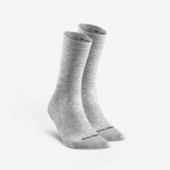 Skarpety turystyczne Quechua SH100 Mid. Szare skarpety QUECHUA, bez wzorów, z elastanu. Za 39.99 zł.