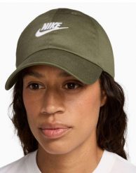 Czapka z daszkiem Nike Club. Zielone czapki z daszkiem Nike, bez wzorów, z bawełny. Za 99.99 zł.