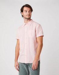 KOSZULA MĘSKA WRANGLER SS 1PKT SHIRT SILVER PINK W5J7LOXTU 112130192. Różowe koszule Wrangler, m, bez wzorów, bez kołnierzyka, bez ramiączek. Za 129.99 zł.