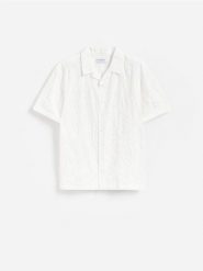 Koszula regular z haftem - biały. Białe koszule Reserved, l, bez wzorów, z bawełny, bez kołnierzyka, bez ramiączek. Za 129.99 zł.