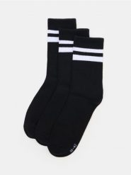 Długie skarpetki OEKO-TEX 3 pack - czarny. Czarne skarpety Sinsay, bez wzorów. Za 17.99 zł.