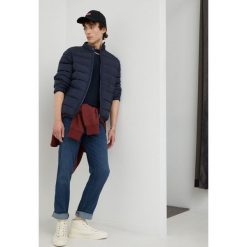 Mustang kurtka męska kolor granatowy przejściowa. Niebieskie kurtki Mustang, l, bez wzorów, bez kaptura. Za 389.99 zł.