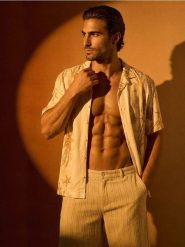 Wiskozowa koszula z motywem morskim - kremowy. Białe koszule Sinsay, l, bez wzorów, z wiskozy, bez kołnierzyka, bez ramiączek. Za 39.99 zł.