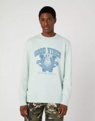 WRANGLER VARSITY MĘSKA BLUZA KLASYCZNA LOGO NADRUK CREW SURF W6G9I3X6U 112331912. Bluzy Wrangler, m, bez wzorów, bez kaptura. Za 119.99 zł.