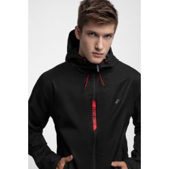 Kurtka miejska męska KUM204 - głęboka czerń. Brązowe kurtki przeciwdeszczowe marki 4F. W wyprzedaży za 149.99 zł.