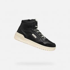 Buty GEOX J56LQA 05422 Czarny. Czarne buty turystyczne Geox, bez wzorów, z syntetyku, bez zapięcia, trekkingowe. Za 237.99 zł.