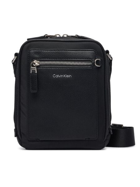 Calvin Klein Saszetka Ssnl Raised Logo Reporter LV04D3500G Czarny. Czarne saszetki i nerki CALVIN KLEIN, bez wzorów, ze skóry. Za 329.99 zł.