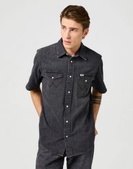 MESKA KOSZULA WRANGLER SS WESTERN SHIRT ENCHANTED BLACK 112362746. Czarne koszule Wrangler, s, bez wzorów, bez kołnierzyka, bez ramiączek. Za 149.99 zł.