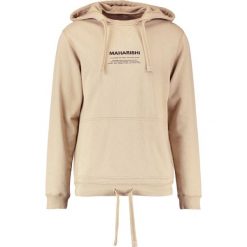 Maharishi MILTYPE Bluza z kapturem tan. Bluzy marki Maharishi. W wyprzedaży za 743.20 zł.