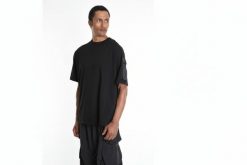 La Haine Inside Us T-shirt | 3Z M1206 | Mężczyzna | Czarny. Czarne t-shirty La Haine Inside Us, l, bez wzorów, z bawełny, bez kołnierzyka, bez ramiączek. W wyprzedaży za 279.00 zł.