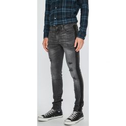 Jack & Jones - Jeansy Liam. Jeansy marki Jack & Jones. W wyprzedaży za 129.90 zł.