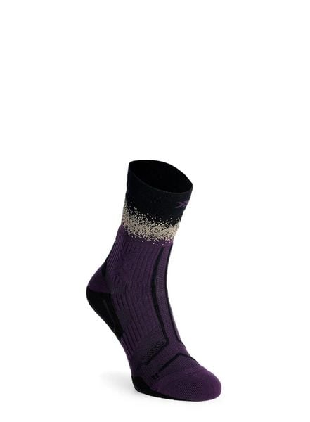 Skarpety do biegania X-Socks Trailrun Terraskin Perform Crew. Fioletowe skarpety X-Socks, bez wzorów, z dzianiny. Za 120.99 zł.
