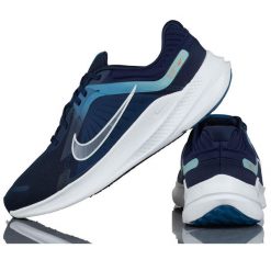 Buty do biegania męskie Nike Quest 5. Niebieskie buty do biegania Nike, bez wzorów, bez zapięcia, do biegania. Za 389.80 zł.