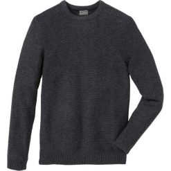 Sweter w strukturalny wzór z bawełny z recyclingu Regular Fit bonprix antracytowy melanż. Swetry nierozpinane marki bonprix. Za 79.99 zł.