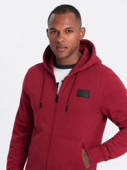 Rozpinana męska bluza dresowa z kapturem i naszywką – czerwona V3 OM-SSZP-0140 - L. Czerwone bluzy Ombre Clothing, l, z aplikacjami, z bawełny, z kapturem. W wyprzedaży za 99.99 zł.