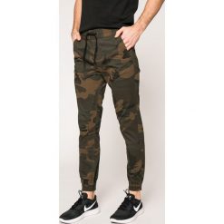 Jack & Jones - Spodnie Vega. Spodnie materiałowe marki Jack & Jones. W wyprzedaży za 119.90 zł.