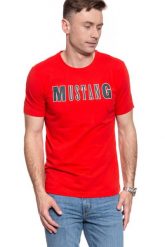 MUSTANG Alex LOGO Tee 1009516 7130. T-shirty Mustang, m, bez wzorów, bez kołnierzyka, bez ramiączek. W wyprzedaży za 39.99 zł.