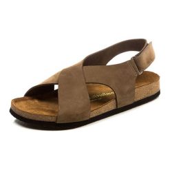 Skórzane sandały w kolorze piaskowym. Sandały marki Comfortfüße. W wyprzedaży za 209.95 zł.