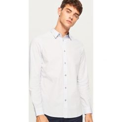 Koszula slim fit z bawełny strukturalnej - Biały. Koszule marki Under Armour. Za 99.99 zł.
