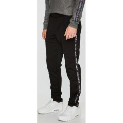 Tommy Hilfiger - Spodnie. Spodnie materiałowe marki Tommy Hilfiger. W wyprzedaży za 459.90 zł.