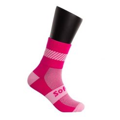 Skarpety Softee Walk Light różowy fluo 35-38. Czerwone skarpety 2117 OF SWEDEN, bez wzorów, z elastanu. Za 122.99 zł.